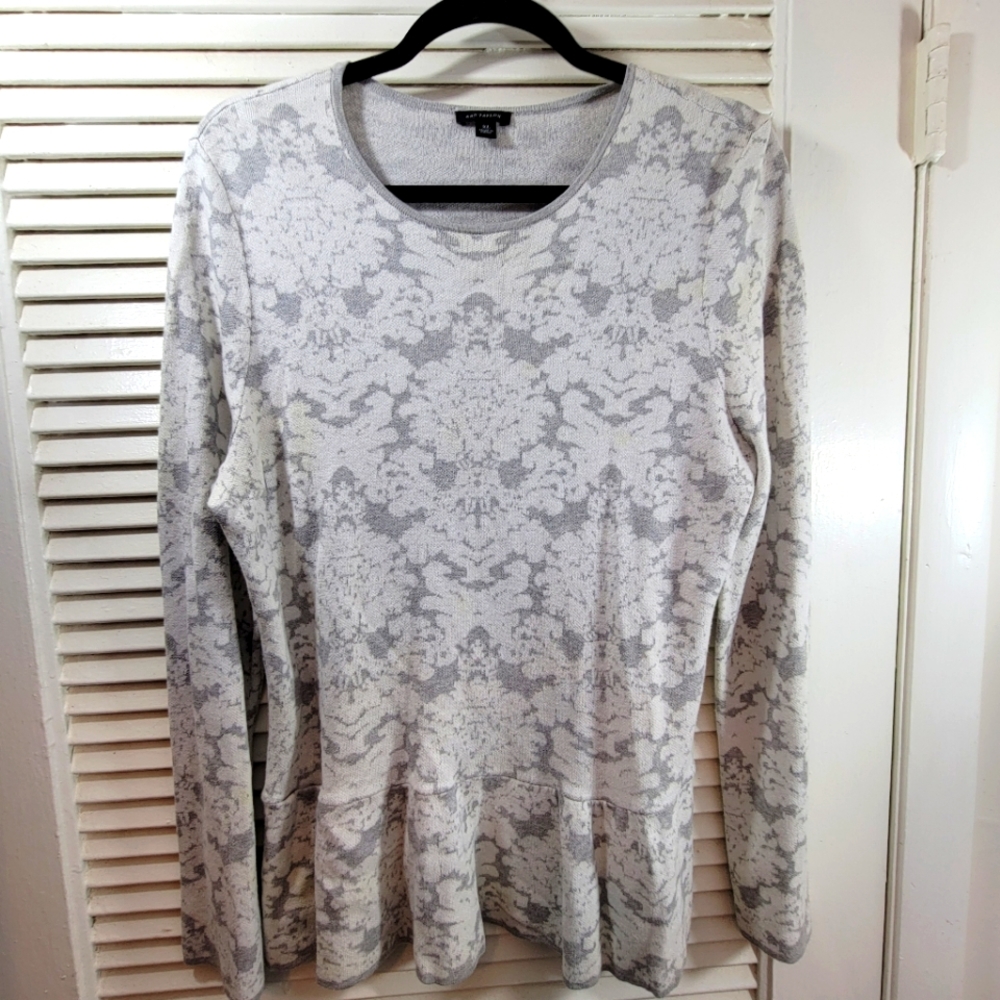 Sweater with small peplum bottom.